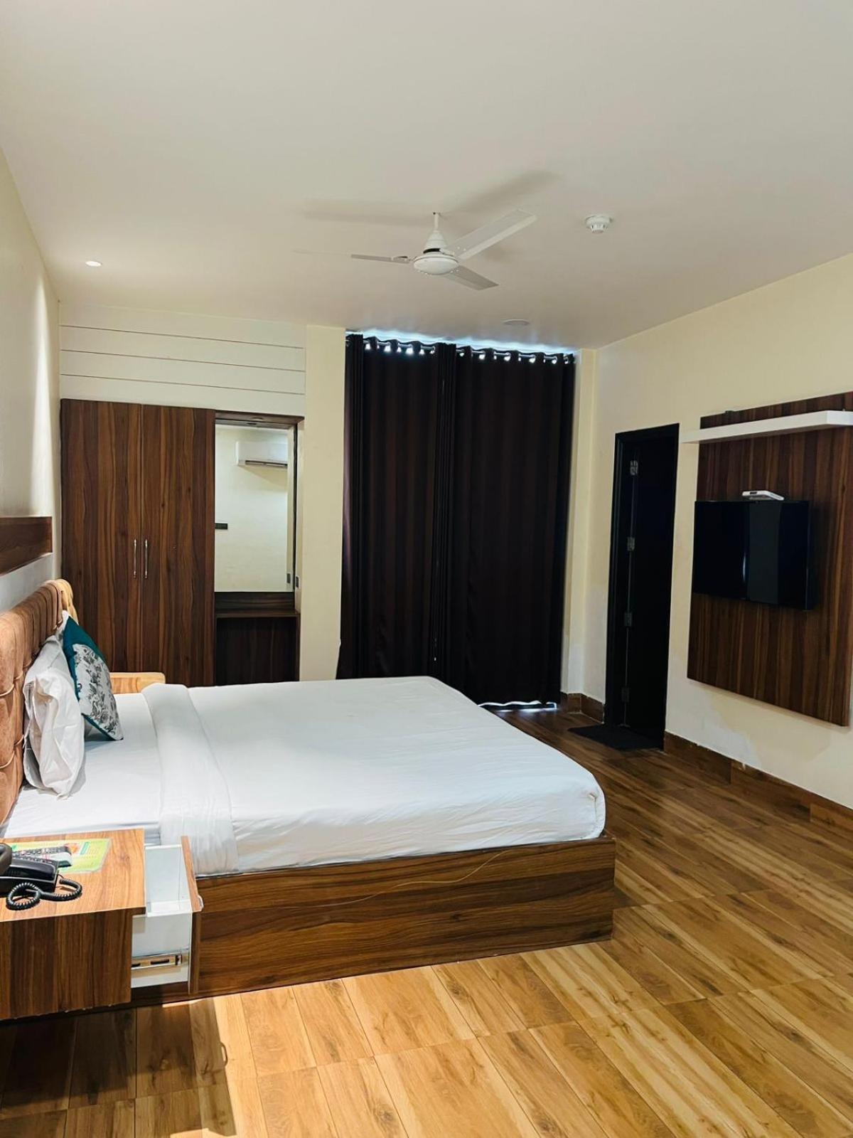 Hotel White House Walking Distance From Golden Temple- With Parking Amritsar Extérieur photo