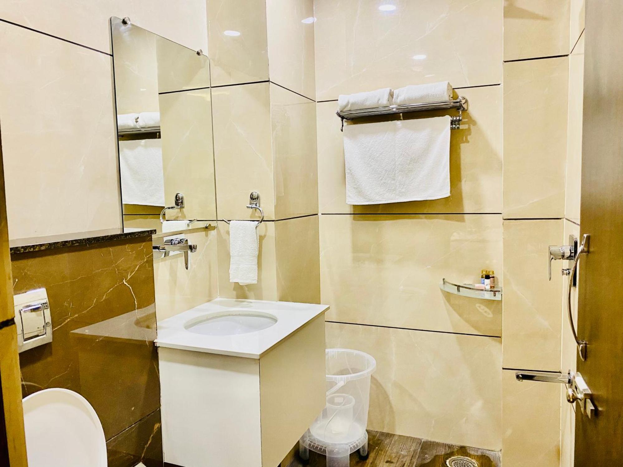 Hotel White House Walking Distance From Golden Temple- With Parking Amritsar Extérieur photo