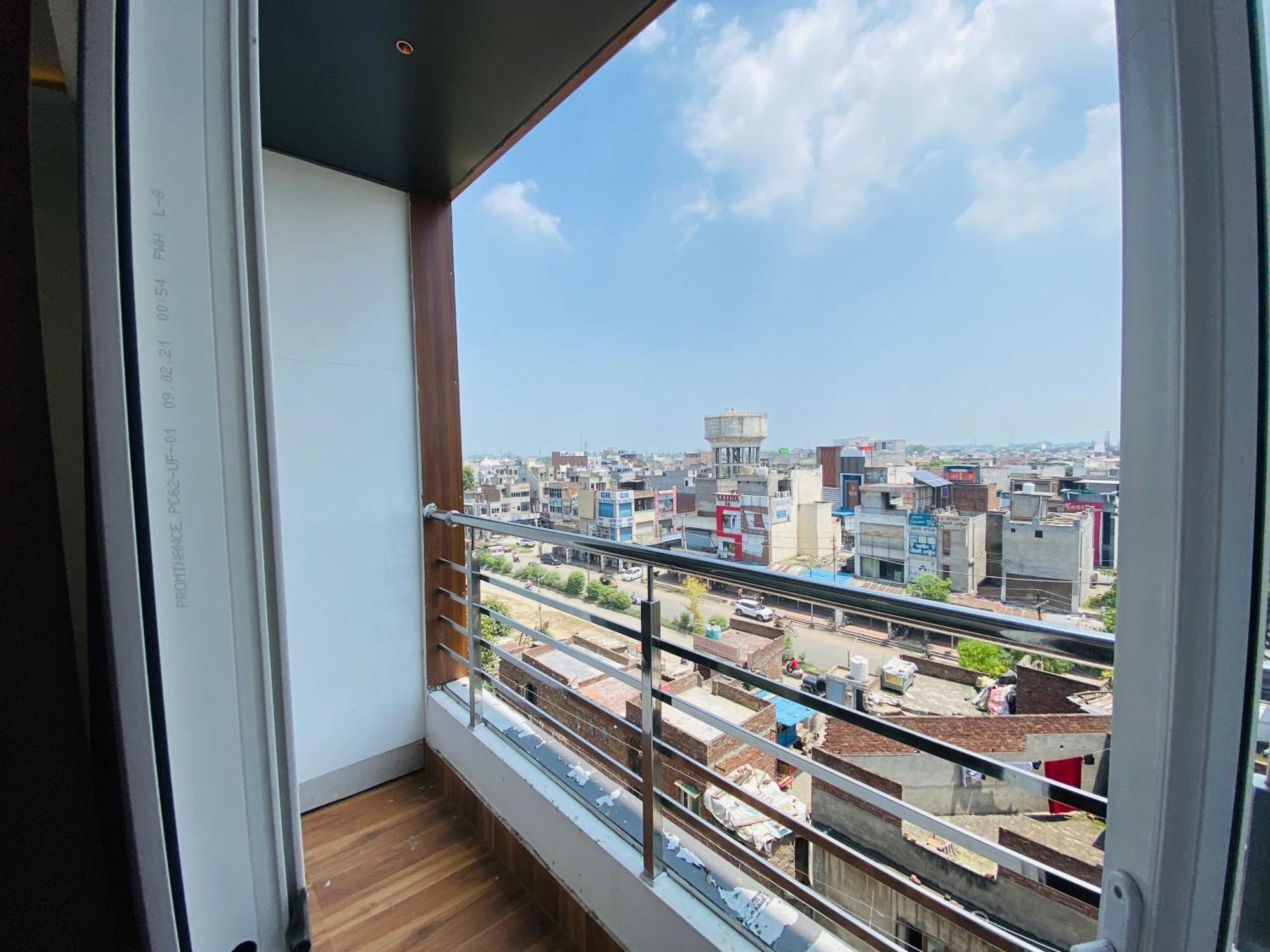 Hotel White House Walking Distance From Golden Temple- With Parking Amritsar Extérieur photo