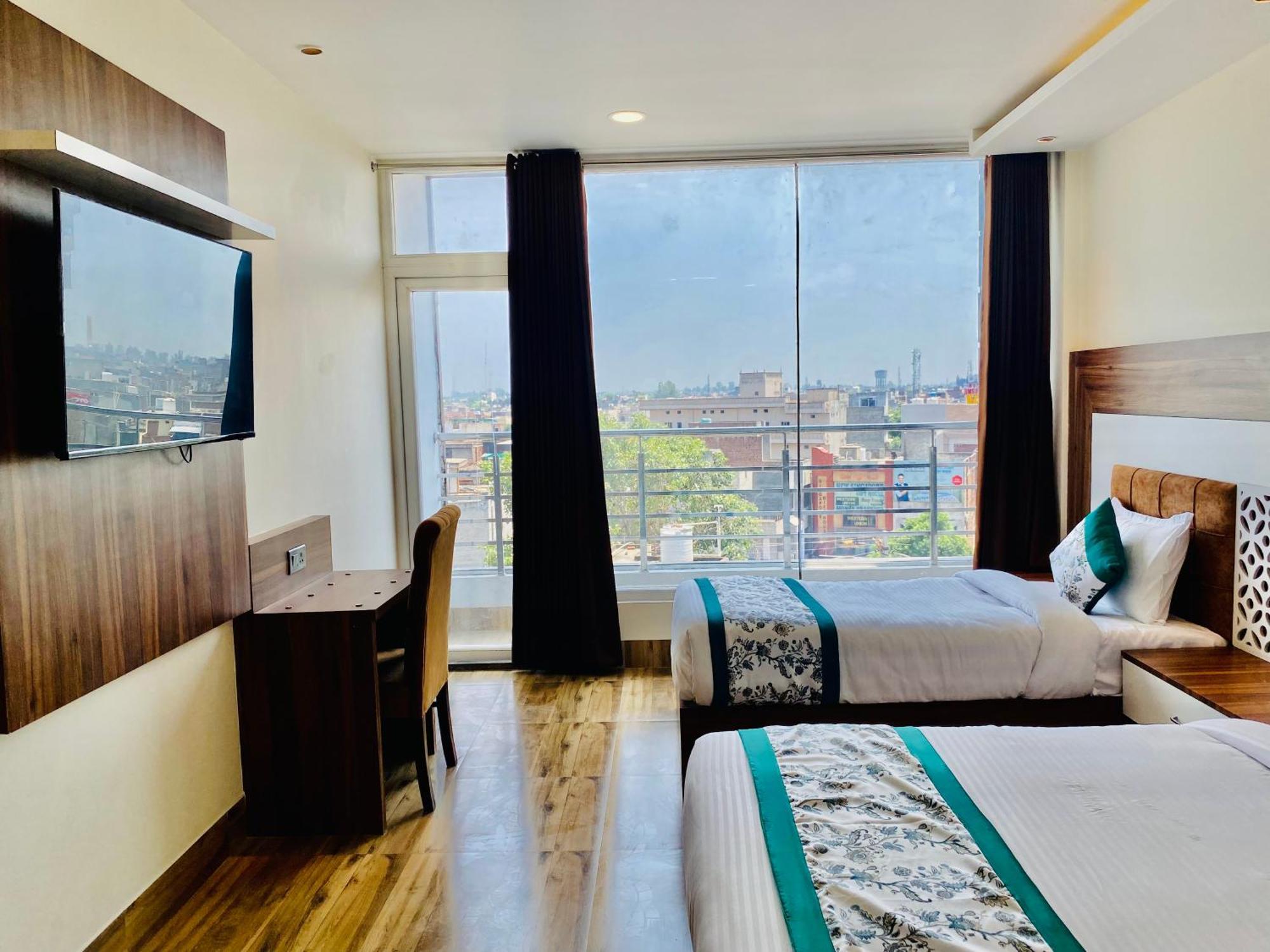Hotel White House Walking Distance From Golden Temple- With Parking Amritsar Extérieur photo