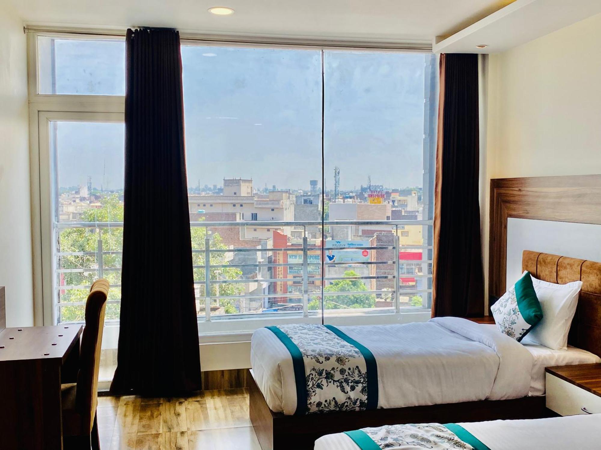 Hotel White House Walking Distance From Golden Temple- With Parking Amritsar Extérieur photo